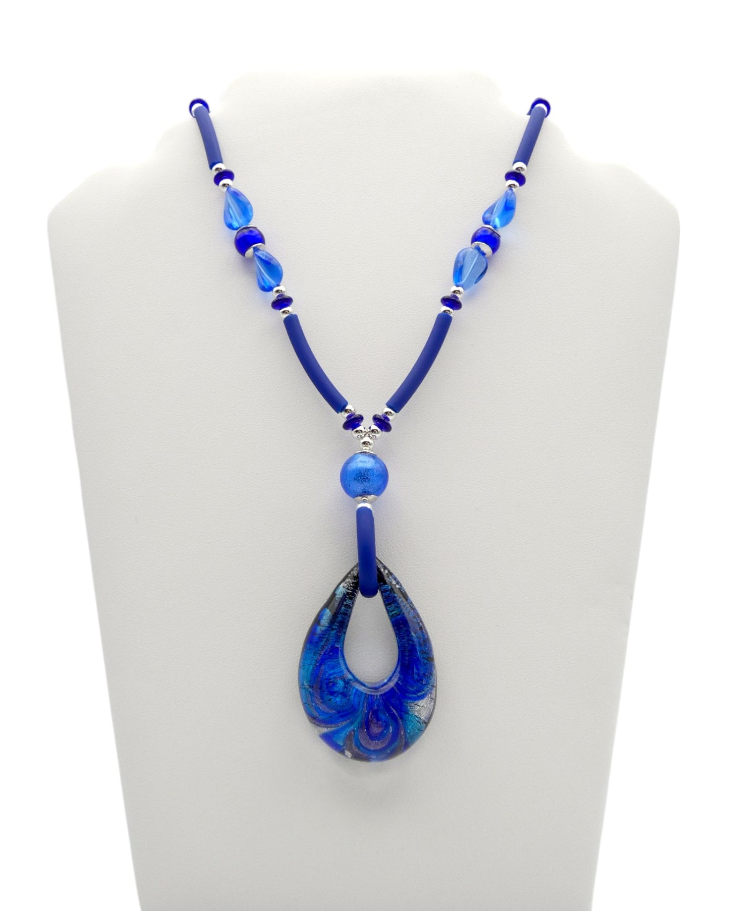 Collana con anima d'acciaio e caucciù con Pendente - Blu con foglia argento - Rossi e Rossi - Bottega Rossi e Rossi