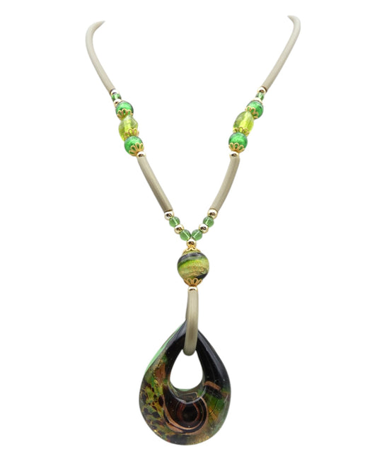 Collana con anima d'acciaio e caucciù con Pendente - Verdi vari e avventurina - Rossi e Rossi - Bottega Rossi e Rossi